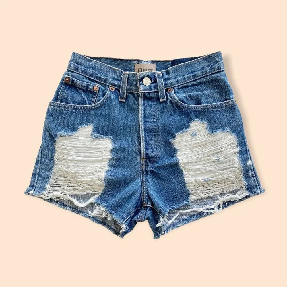 RARE VINTAGE LEVI’S 501 Med Wash Distressed Shorts